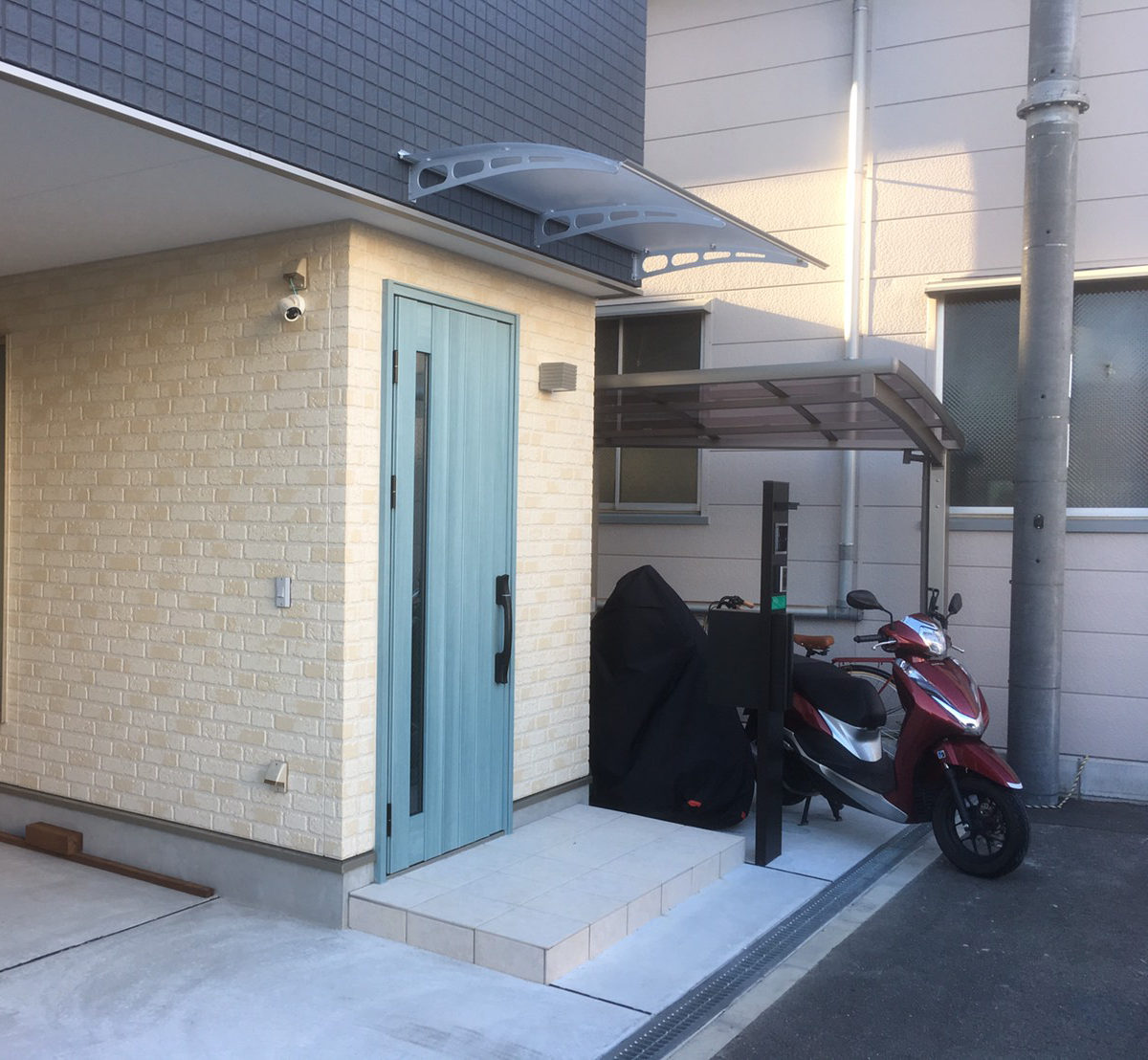 ＥＡモデル横幅200cmフローズンボードの施工事例後付け庇専門店ひさしっくす