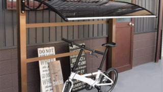 自転車置き場の施工事例rufrufモデル182ブラウン×ブラック後付け庇専門店ひさしっくす